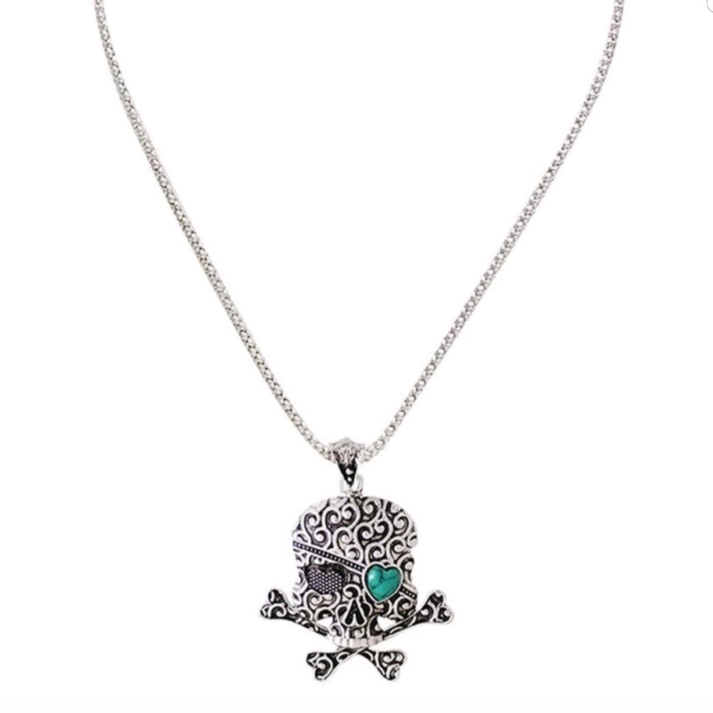 NWOT Skull &Crossbones Pendant Necklace